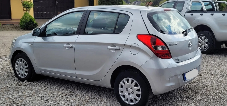 Hyundai i20 cena 9700 przebieg: 137000, rok produkcji 2010 z Kielce małe 191